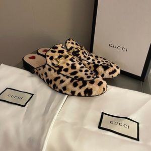 Gucci calf hair leopard print slippers